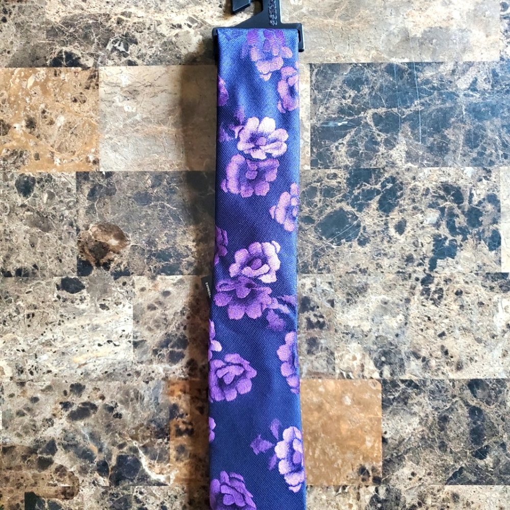 NECK TIE